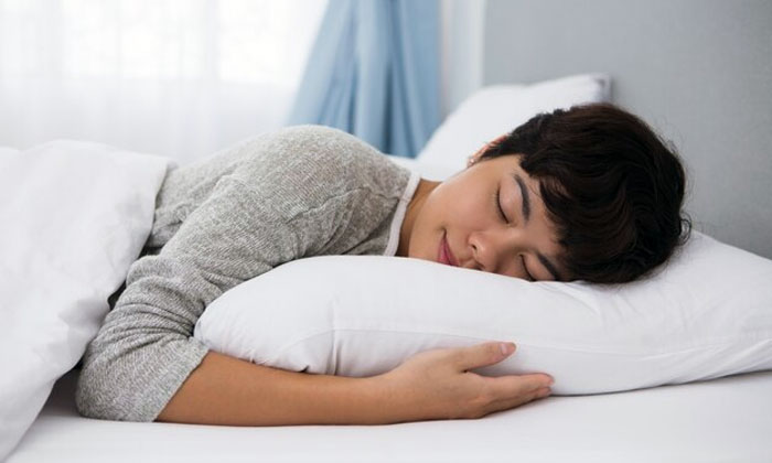 bantal untuk tidur tengkurap